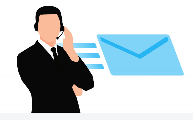 Aquí tienes una lista de algunos servicios de correo electrónico que fueron muy famosos en su momento pero ya no existen, junto con las razones por las que perdieron popularidad: Hotmail: Hotmail fue uno de los primeros servicios de correo electrónico gratuitos en ganar popularidad. Sin embargo, a medida que surgieron competidores más avanzados, Hotmail comenzó a perder terreno. La falta de actualizaciones y características modernas, junto con problemas de seguridad, llevó a su declive. Microsoft adquirió Hotmail en 1997 y lo reemplazó por Outlook.com en 2013. AOL Mail: AOL Mail fue un servicio de correo electrónico muy popular en la década de 1990. Aunque AOL intentó adaptarse a los cambios tecnológicos, su popularidad disminuyó debido a la aparición de servicios de correo electrónico más modernos y la disminución de la marca AOL en general. Yahoo Mail Classic: Yahoo Mail fue una de las opciones más populares para el correo electrónico en la década de 2000. Sin embargo, Yahoo experimentó varios problemas de seguridad y violaciones de datos a lo largo de los años. A medida que los usuarios se preocupaban cada vez más por la privacidad y la seguridad de sus cuentas, muchos optaron por servicios de correo electrónico más confiables y seguros. BlackBerry Internet Service (BIS): BIS permitía a los usuarios de dispositivos BlackBerry enviar y recibir correos electrónicos en tiempo real. A medida que los smartphones se volvieron más populares y otros sistemas operativos ofrecieron una mejor integración con los servicios de correo electrónico, la demanda de BIS disminuyó. Los usuarios comenzaron a utilizar aplicaciones de correo electrónico nativas en lugar de depender exclusivamente de BIS. Inbox by Gmail: Inbox by Gmail fue lanzado por Google en 2014 como una alternativa más inteligente y organizada a la interfaz tradicional de Gmail. Sin embargo, a pesar de su popularidad inicial, Google decidió descontinuar Inbox en 2019 y enfocarse únicamente en el desarrollo y mejora de la interfaz de Gmail. Windows Live Mail: Windows Live Mail fue un cliente de correo electrónico de Microsoft que formaba parte de la suite Windows Essentials. A medida que los usuarios migraron a sistemas operativos más recientes, como Windows 10, Microsoft dejó de proporcionar soporte y actualizaciones para Windows Live Mail, lo que llevó a su pérdida de popularidad. Estos son solo algunos ejemplos de servicios de correo electrónico que fueron populares en su momento pero que perdieron popularidad debido a una variedad de razones, incluyendo la competencia de otros servicios más avanzados, problemas de seguridad y falta de actualizaciones o soporte.